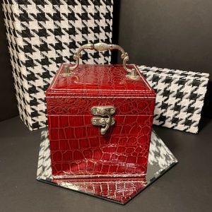 (New!) Red jewelry case with 2 compartments